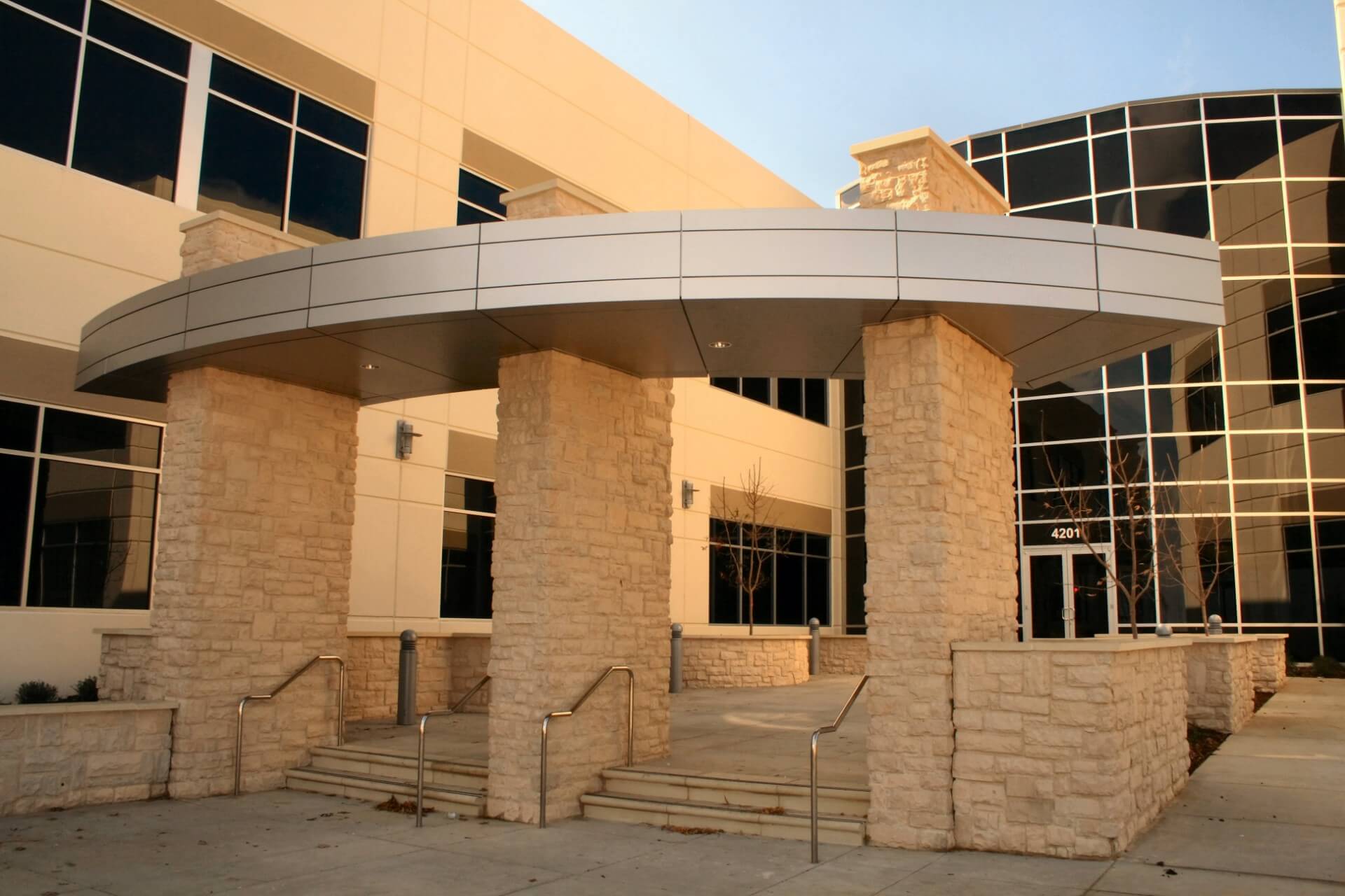 https://generalcontractor.com/wp-content/uploads/2023/09/offices-walnut-hill-016-549.jpg