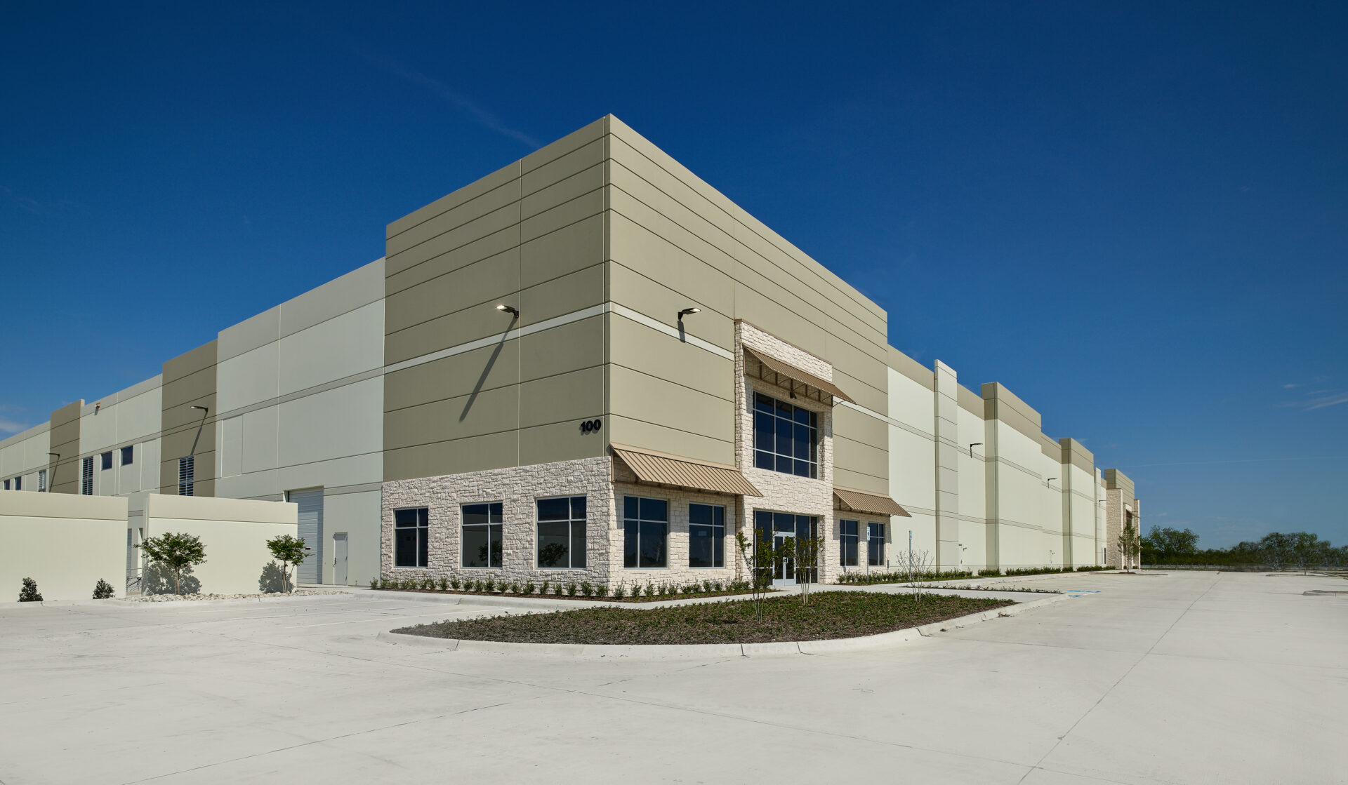 https://generalcontractor.com/wp-content/uploads/2023/09/bmc300hwy80_0004.jpg