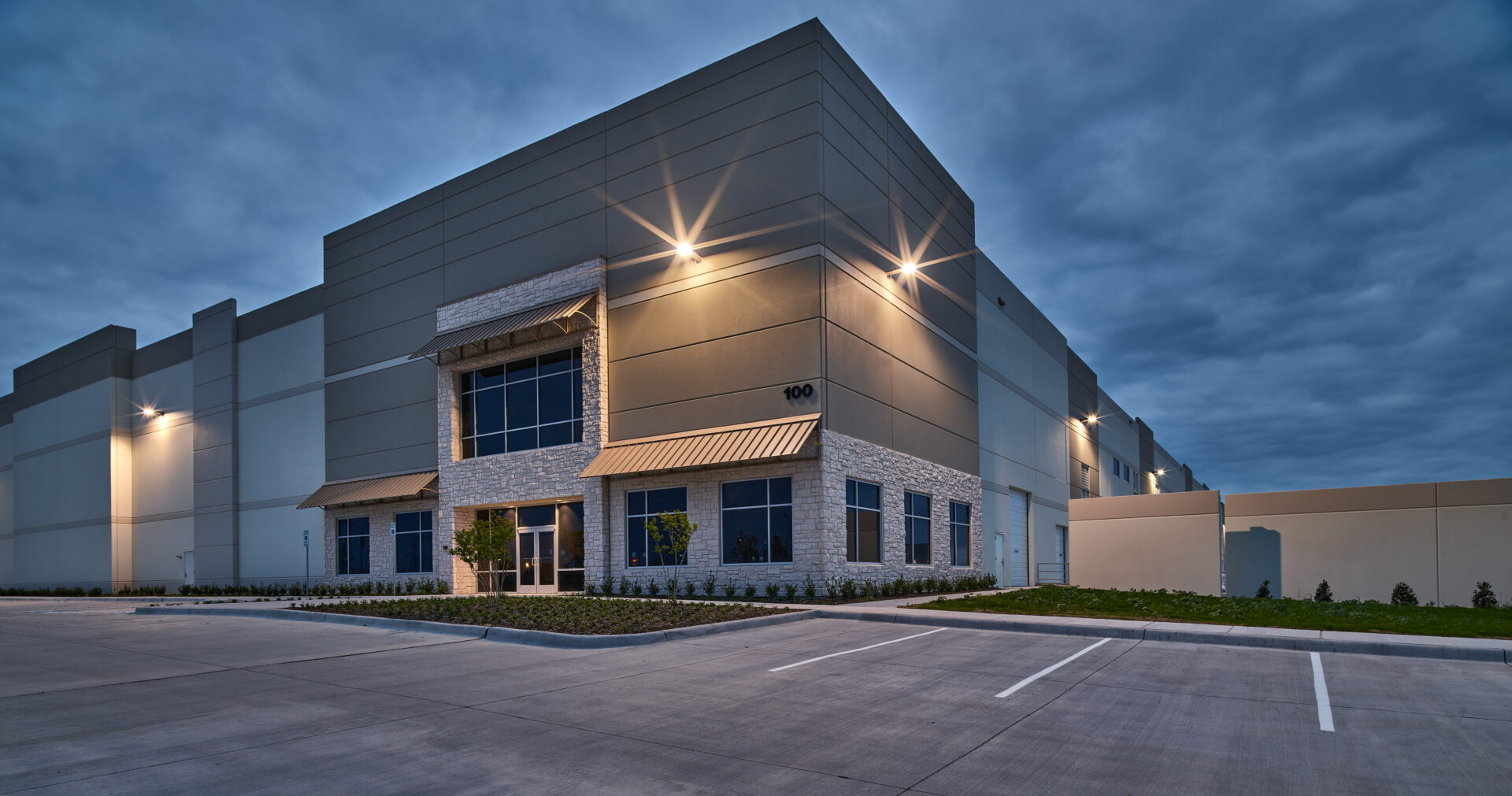 https://generalcontractor.com/wp-content/uploads/2023/09/bmc300hwy80_0004.jpg