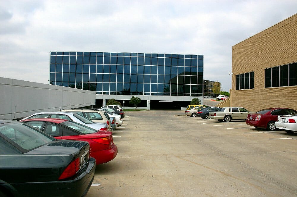 https://generalcontractor.com/wp-content/uploads/2023/09/lakepoint-office-building-001-1000.jpg