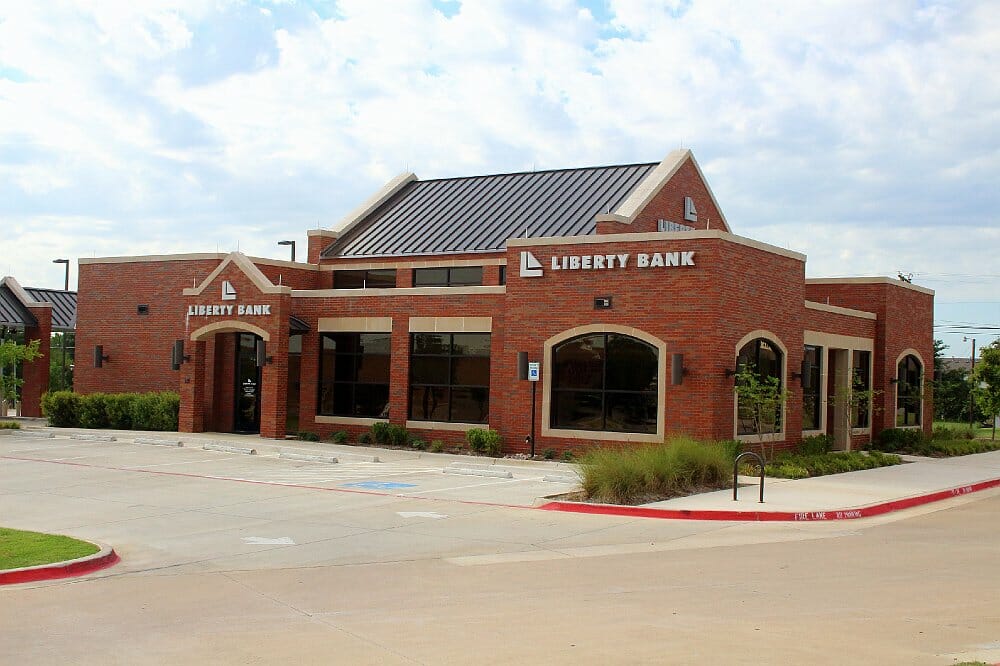 https://generalcontractor.com/wp-content/uploads/2023/09/liberty-bank-north-richland-hills-002-1000.jpg