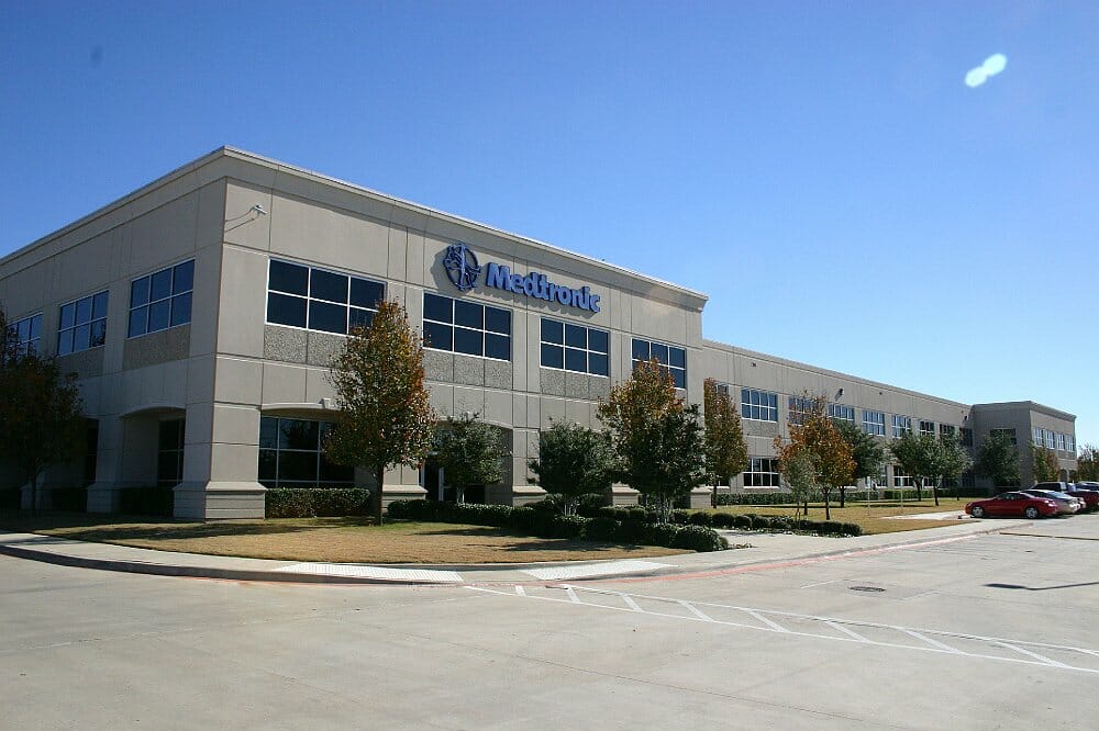 https://generalcontractor.com/wp-content/uploads/2023/09/medtronic-office-manufacturing-002-1000.jpg