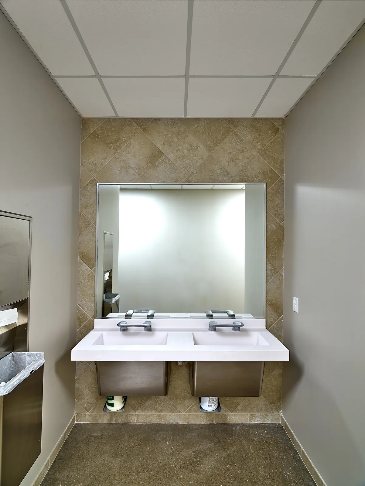 https://generalcontractor.com/wp-content/uploads/2023/09/BMC-plywdcofw-115.jpg