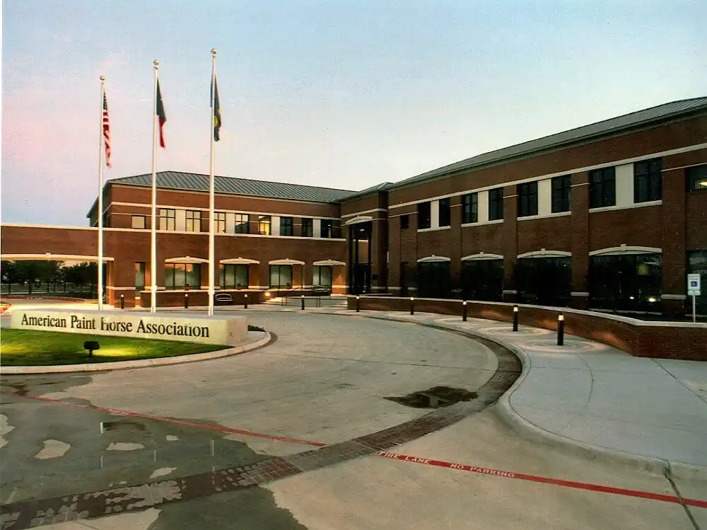 https://generalcontractor.com/wp-content/uploads/2023/09/apha-headquarters-office-01-1000.jpg