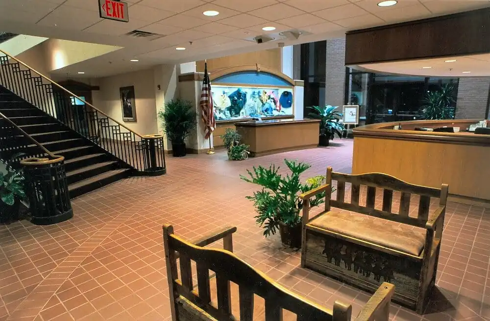 https://generalcontractor.com/wp-content/uploads/2023/09/apha-headquarters-office-01-1000.jpg