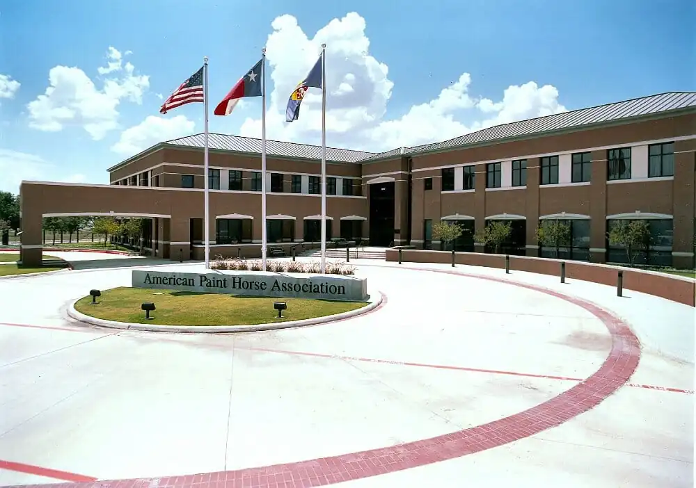 https://generalcontractor.com/wp-content/uploads/2023/09/apha-headquarters-office-01-1000.jpg