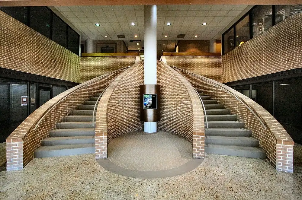 https://generalcontractor.com/wp-content/uploads/2023/09/brookside-office-building-003-1000.jpg