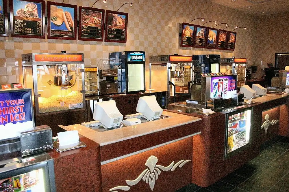https://generalcontractor.com/wp-content/uploads/2023/09/cinemark-12-theater-002-1000.jpg