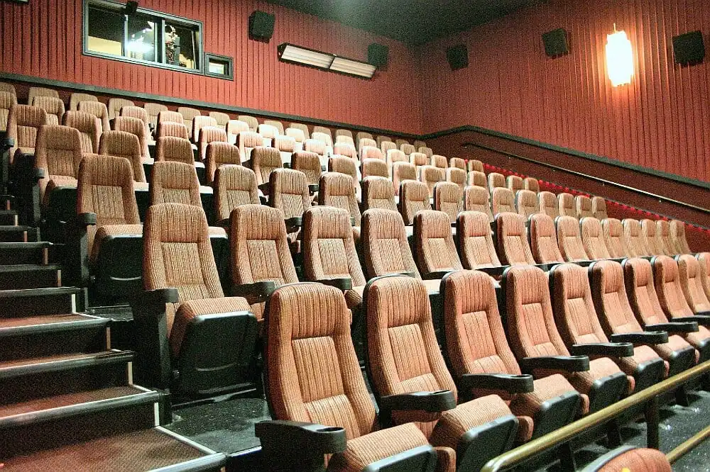https://generalcontractor.com/wp-content/uploads/2023/09/cinemark-12-theater-002-1000.jpg