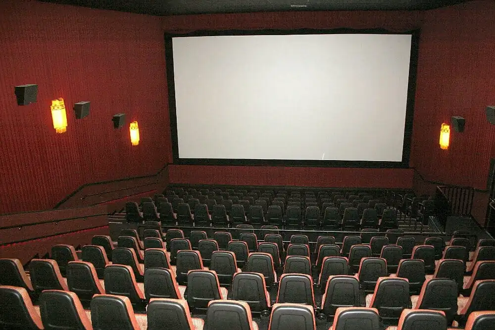 https://generalcontractor.com/wp-content/uploads/2023/09/cinemark-12-theater-002-1000.jpg