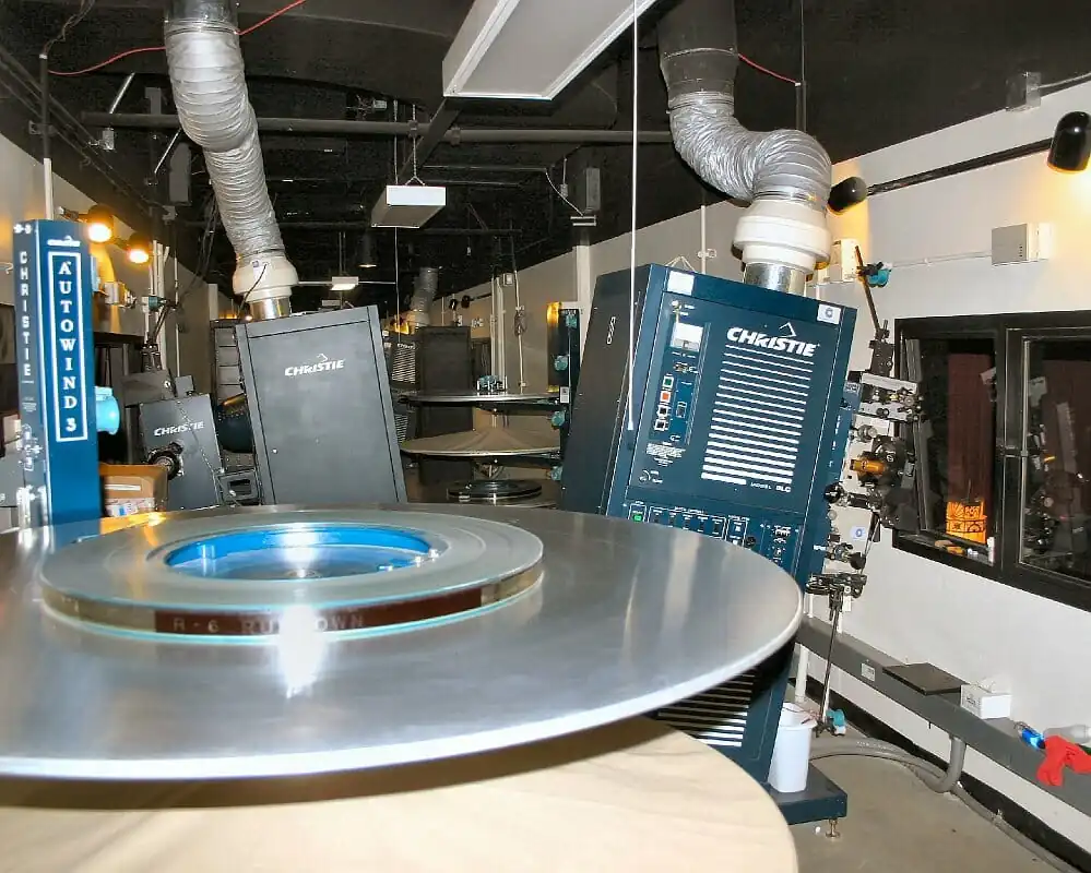 https://generalcontractor.com/wp-content/uploads/2023/09/cinemark-12-theater-002-1000.jpg