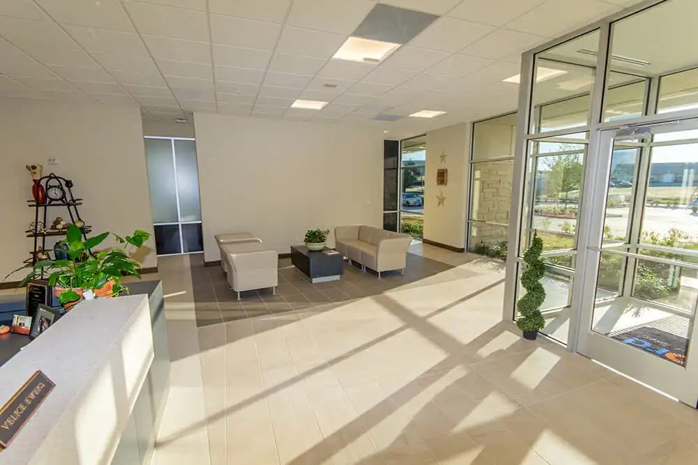 https://generalcontractor.com/wp-content/uploads/2023/09/crawford-electric-warehouse-009-1000.jpg