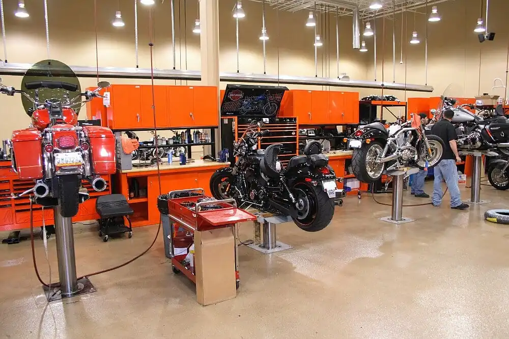 https://generalcontractor.com/wp-content/uploads/2023/09/harley-davidson-north-texas-dealership-004-549.jpg