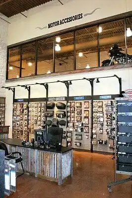 https://generalcontractor.com/wp-content/uploads/2023/09/longhorn-harley-davidson-dealership-017-1000.jpg
