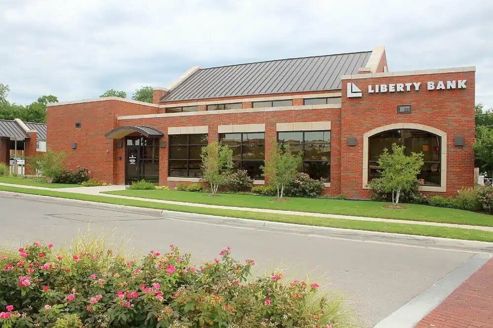 https://generalcontractor.com/wp-content/uploads/2023/09/liberty-bank-fort-worth-003-1000.jpg