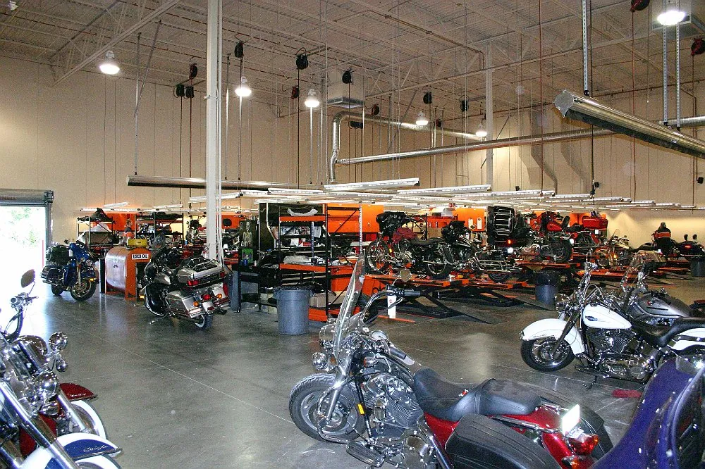https://generalcontractor.com/wp-content/uploads/2023/09/longhorn-harley-davidson-dealership-017-1000.jpg