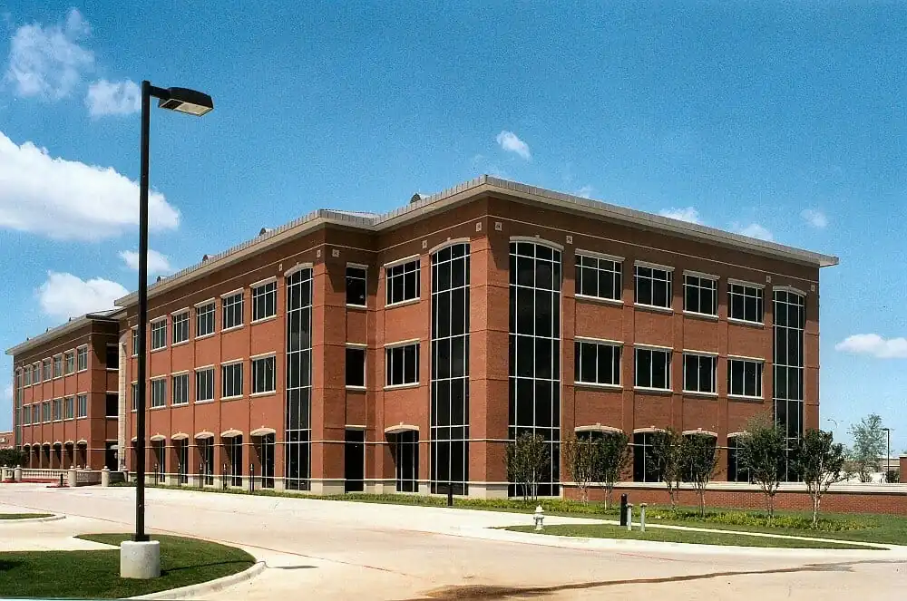 https://generalcontractor.com/wp-content/uploads/2023/09/mercantile-three-story-office-building-047-1000.jpg