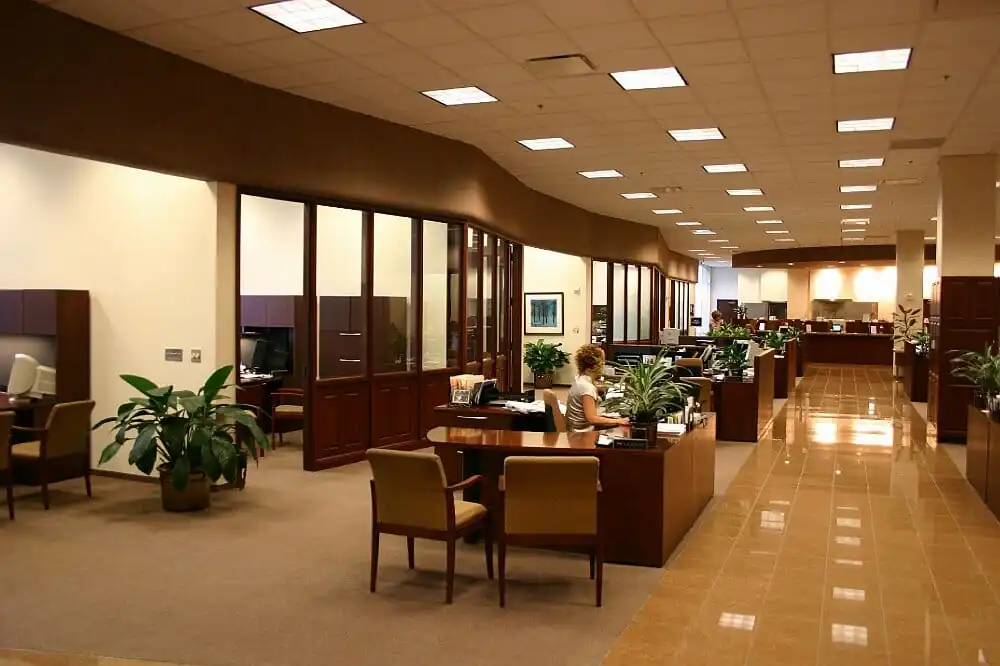 https://generalcontractor.com/wp-content/uploads/2023/09/mercantile-three-story-office-building-047-1000.jpg