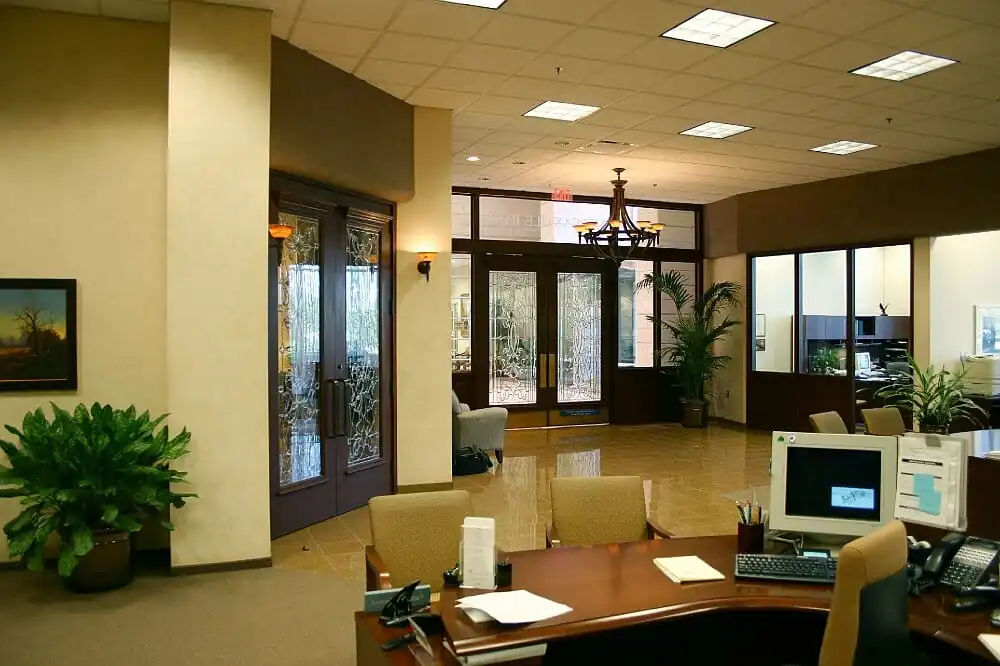 https://generalcontractor.com/wp-content/uploads/2023/09/mercantile-three-story-office-building-047-1000.jpg