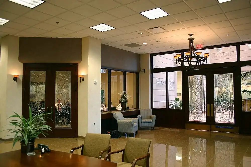 https://generalcontractor.com/wp-content/uploads/2023/09/mercantile-three-story-office-building-047-1000.jpg