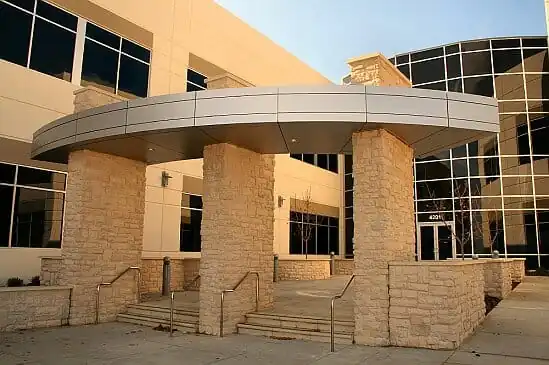 https://generalcontractor.com/wp-content/uploads/2023/09/offices-walnut-hill-016-549.jpg