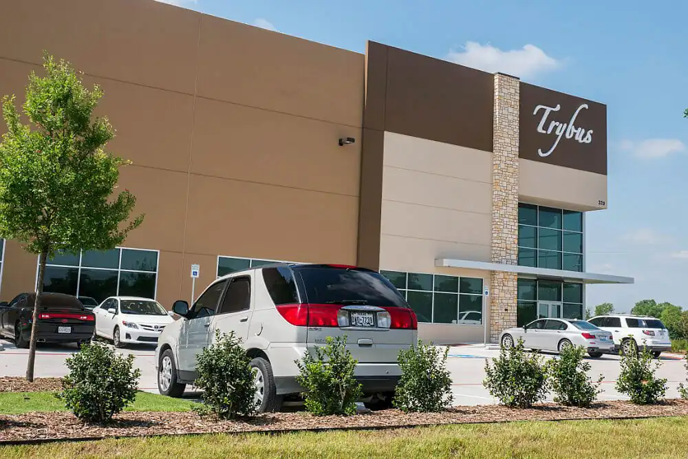 https://generalcontractor.com/wp-content/uploads/2023/09/trybus-distribution-center-43-1000.jpg